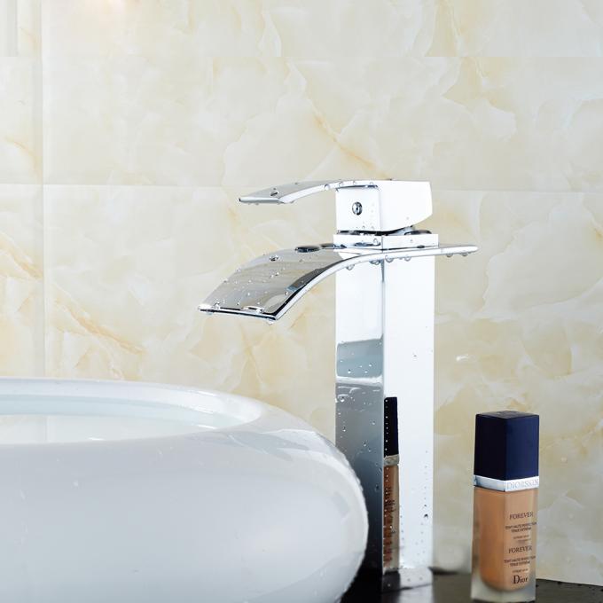 Robinets mécaniques de lavabo, robinet de bâti de plate-forme de pivot de la salle de bains 360