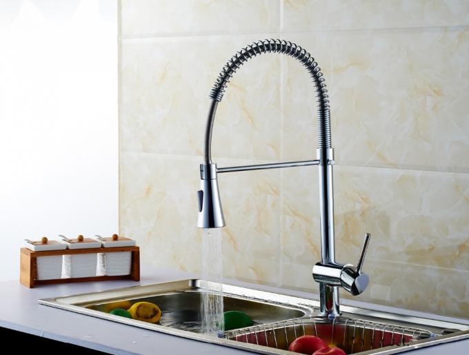 La poignée de légère brûlure d'économie de l'eau retirent des robinets d'évier de cuisine de l'eau de bec soulevant le type