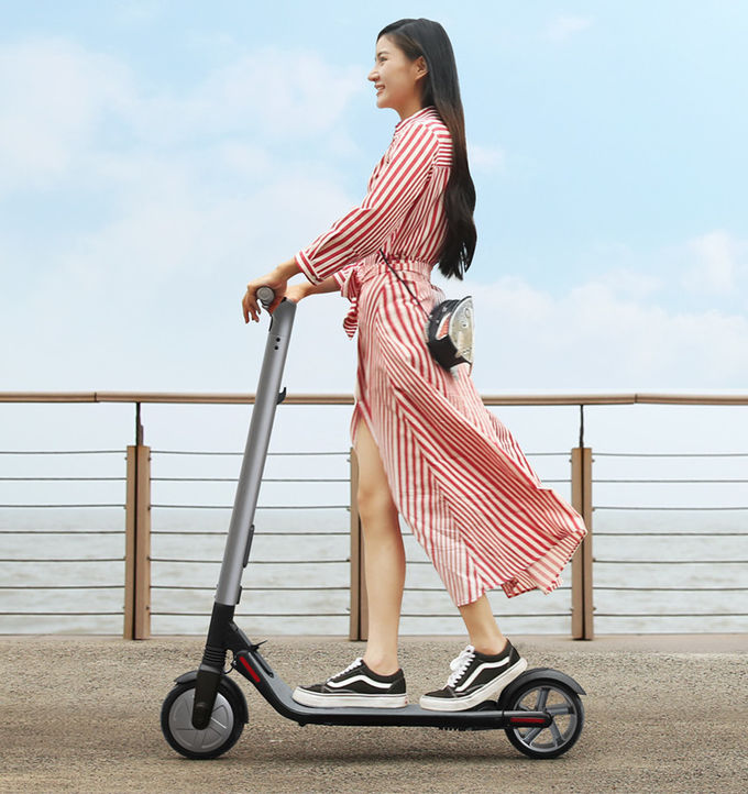 Partagez le scooter électrique se pliant avec Iot, technologie pliante de scooter, de forge du poids léger E et matériel de haute qualité