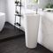Les éviers de salle de bain en céramique blanche brillante avec débordement de finition en chrome